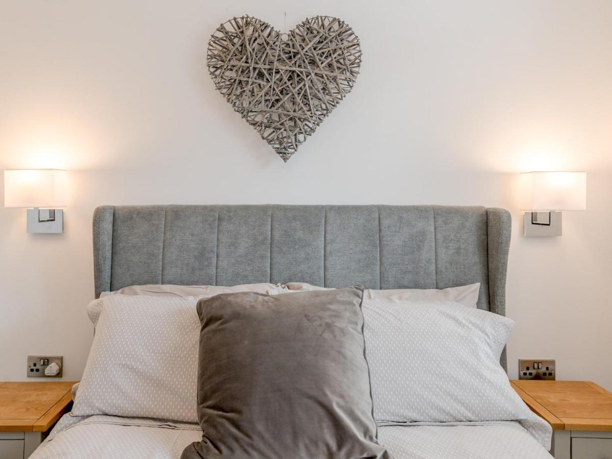 Pass The Keys 1 Bed Albury Contemporary Apartment With Secure Parking Shrewsbury Exterior foto