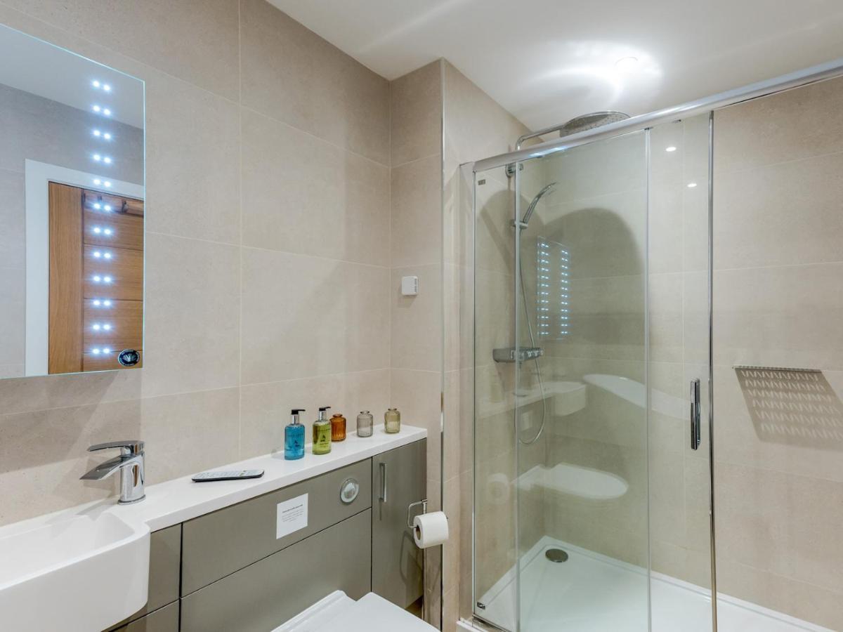 Pass The Keys 1 Bed Albury Contemporary Apartment With Secure Parking Shrewsbury Exterior foto