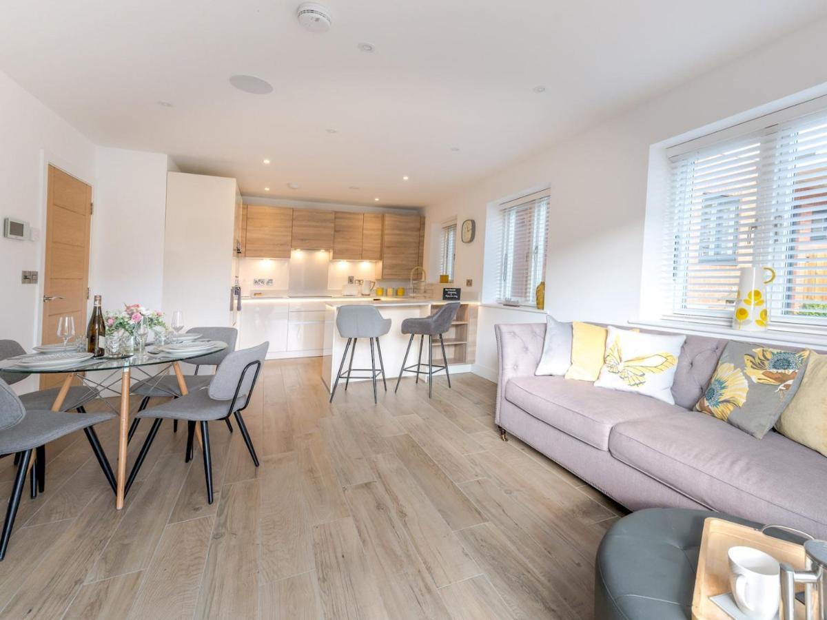 Pass The Keys 1 Bed Albury Contemporary Apartment With Secure Parking Shrewsbury Exterior foto